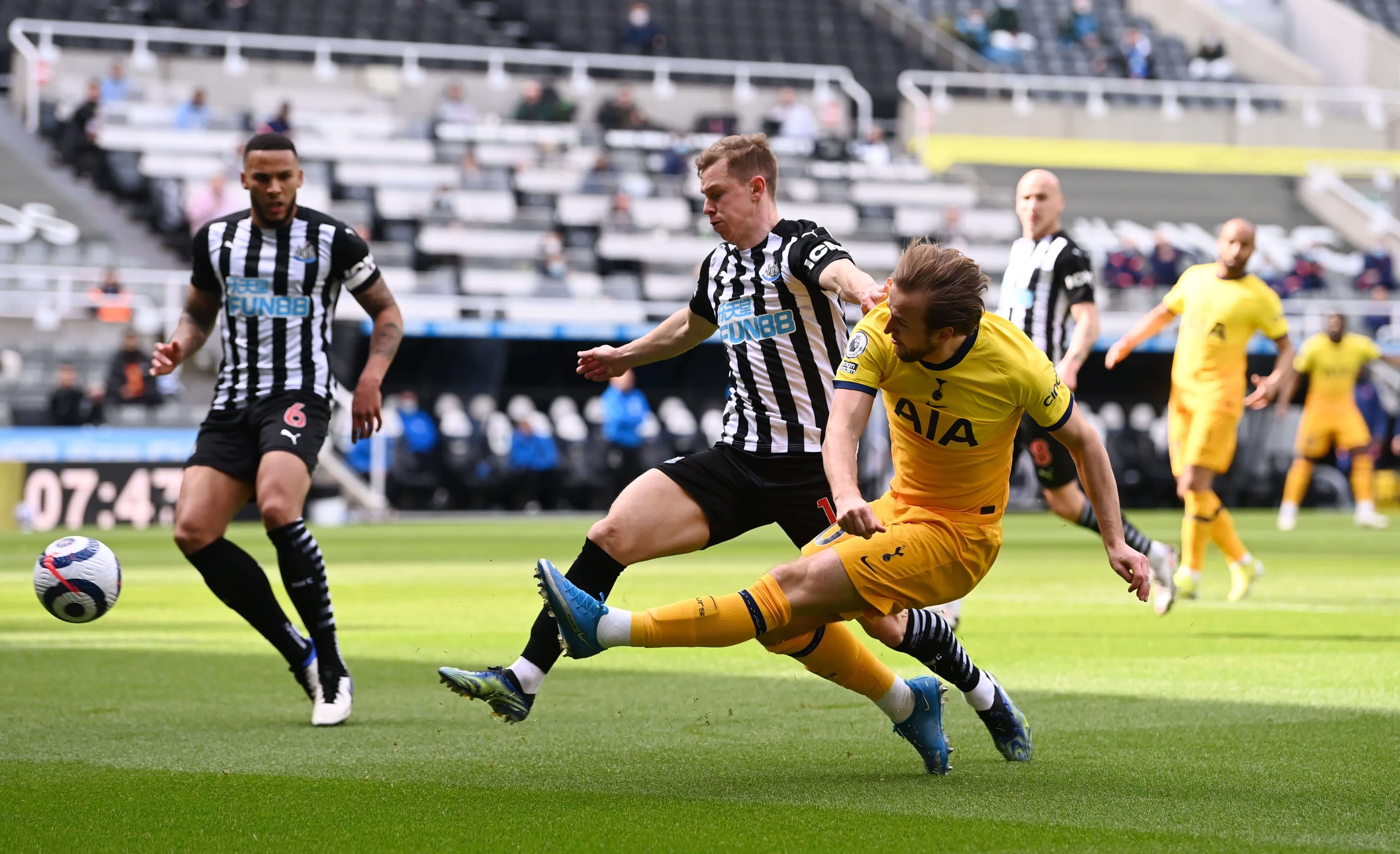 而西看台则 而西看台则