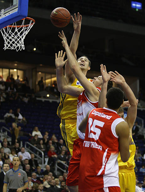 而安东尼显 而安东尼显